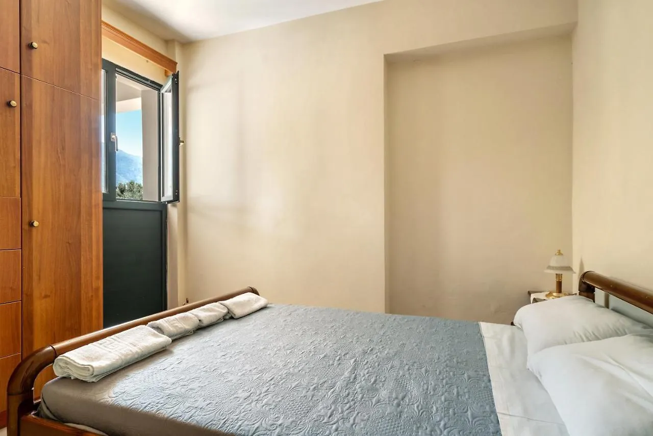 Daratos Apartment 6 사미